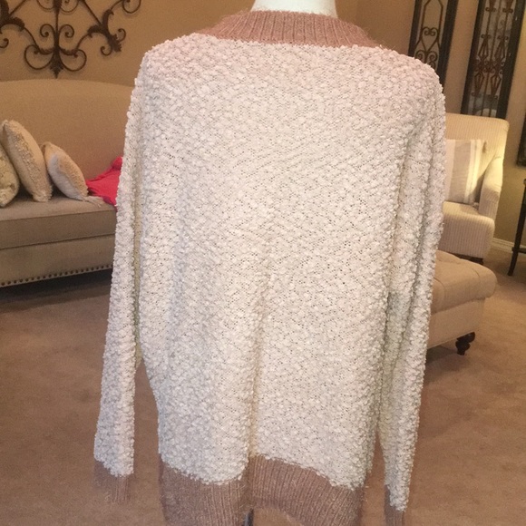 Gorgeous Listicle sweater in size Large - Picture 7 of 10